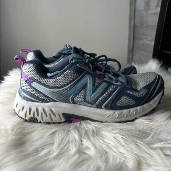 New Balance grey V8 running athletic walking shoes womens 9 - Picture 2 of 6